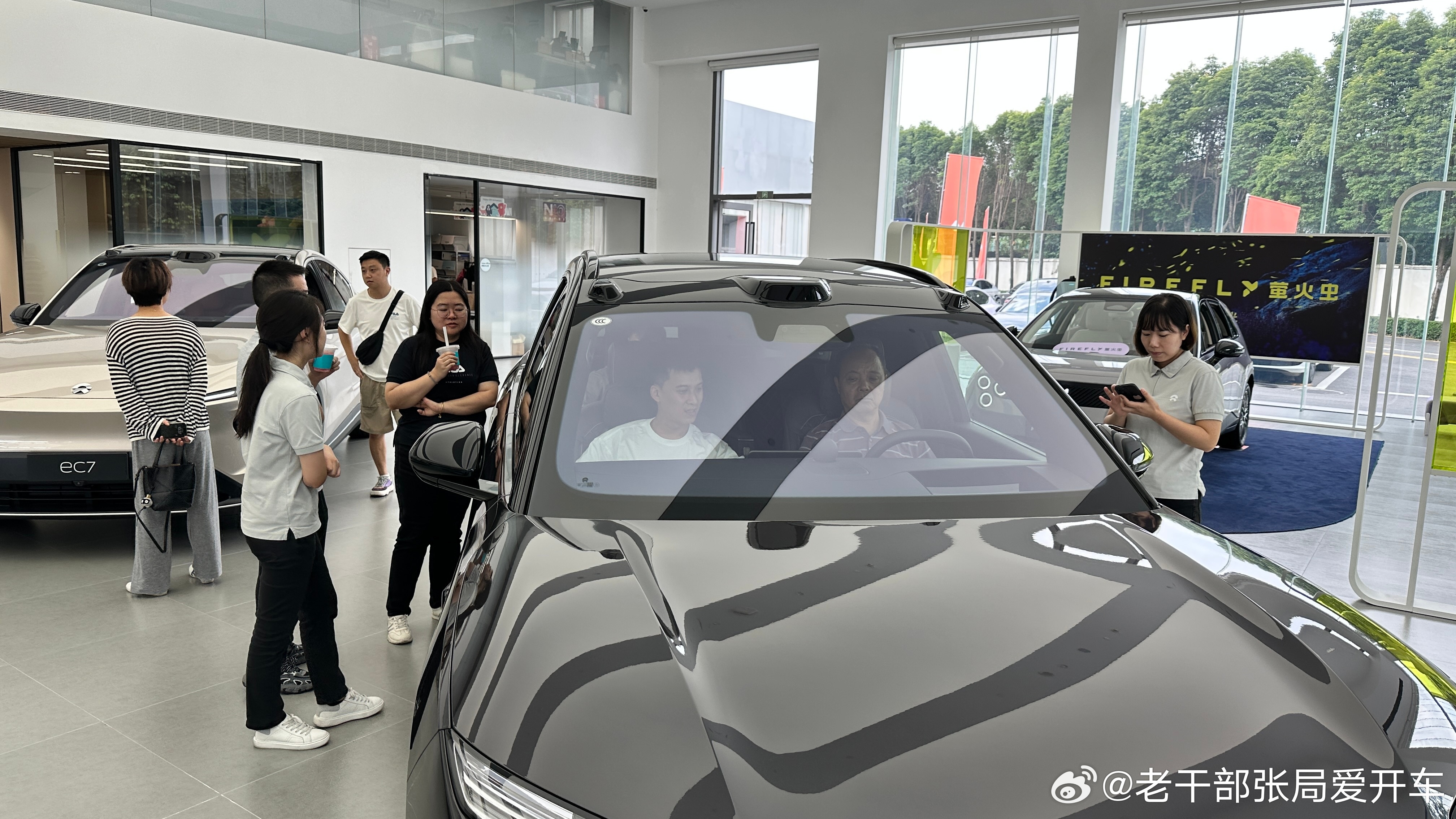 【全新ES8连续4个周末门店人气火爆，蔚来或早有筹谋】9月13日在成都探店了蔚来