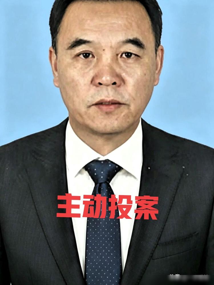 以为熬到快退休就能平稳落地？

最近青海供销社原一把手朱小青主动投案的事，真的给