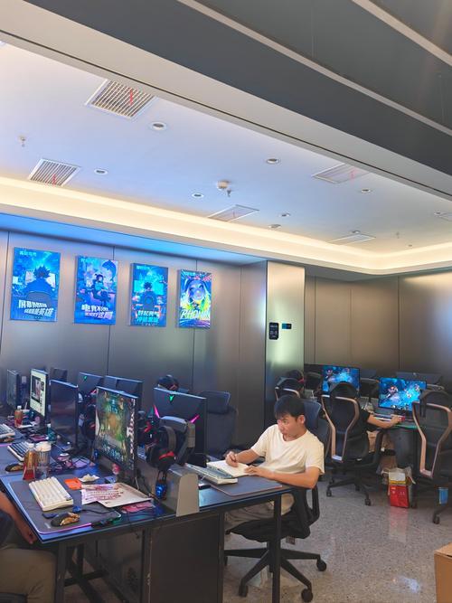 从人满为患到接连倒闭，几乎“消失”的网吧，为何忽然复活了？
 
你要是搁五六年前