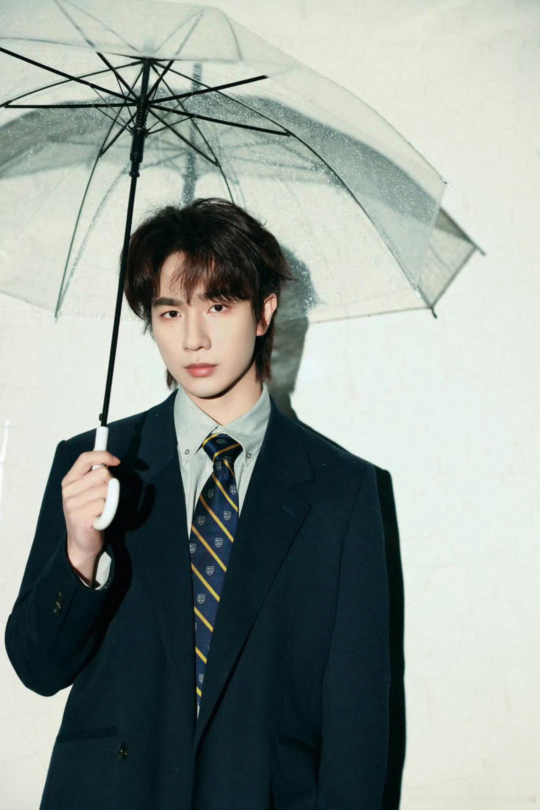 李宏毅限高涉案金额1118万真服了，李宏毅也太不易了，拍了那么多剧，现在今年好不