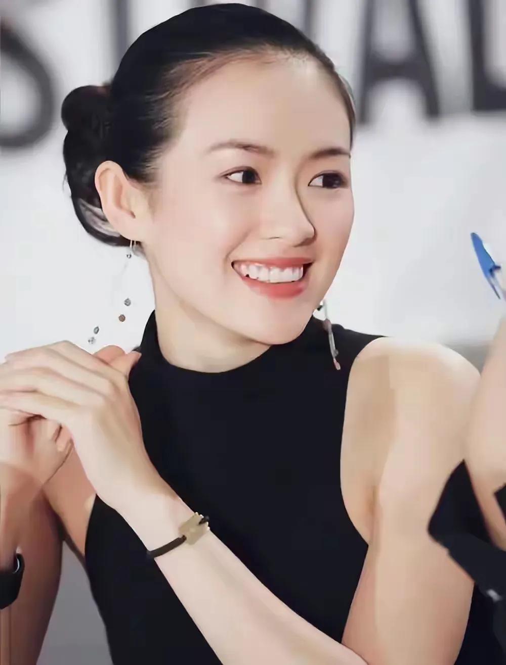 章子怡230万变3亿，是不是有点羡慕嫉妒恨？赚钱对他们来说就是弹指一挥间，一个眼