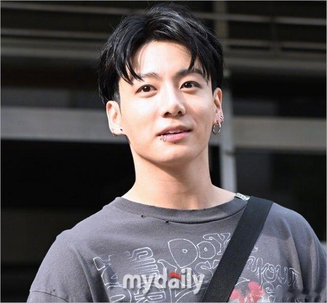 BTS成员田柾国的住宅遭到一名日本女性试图闯入的举报。这并非田柾国首次遭遇住宅侵