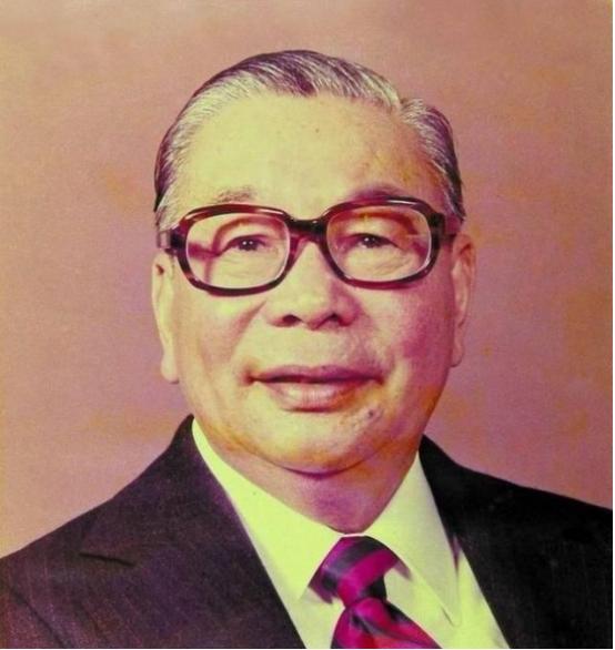 [微风]1987年8月，蒋经国的私人医生程寿山为蒋经国量血压，量完后吓了一跳，蒋