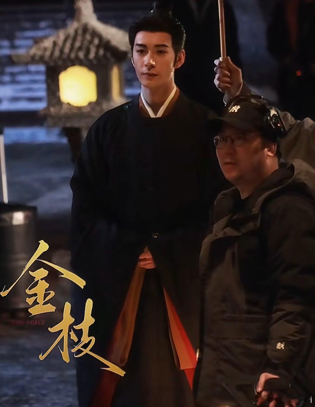 陈星旭金枝雪中撑伞路透，雪中有故人的宿命感 