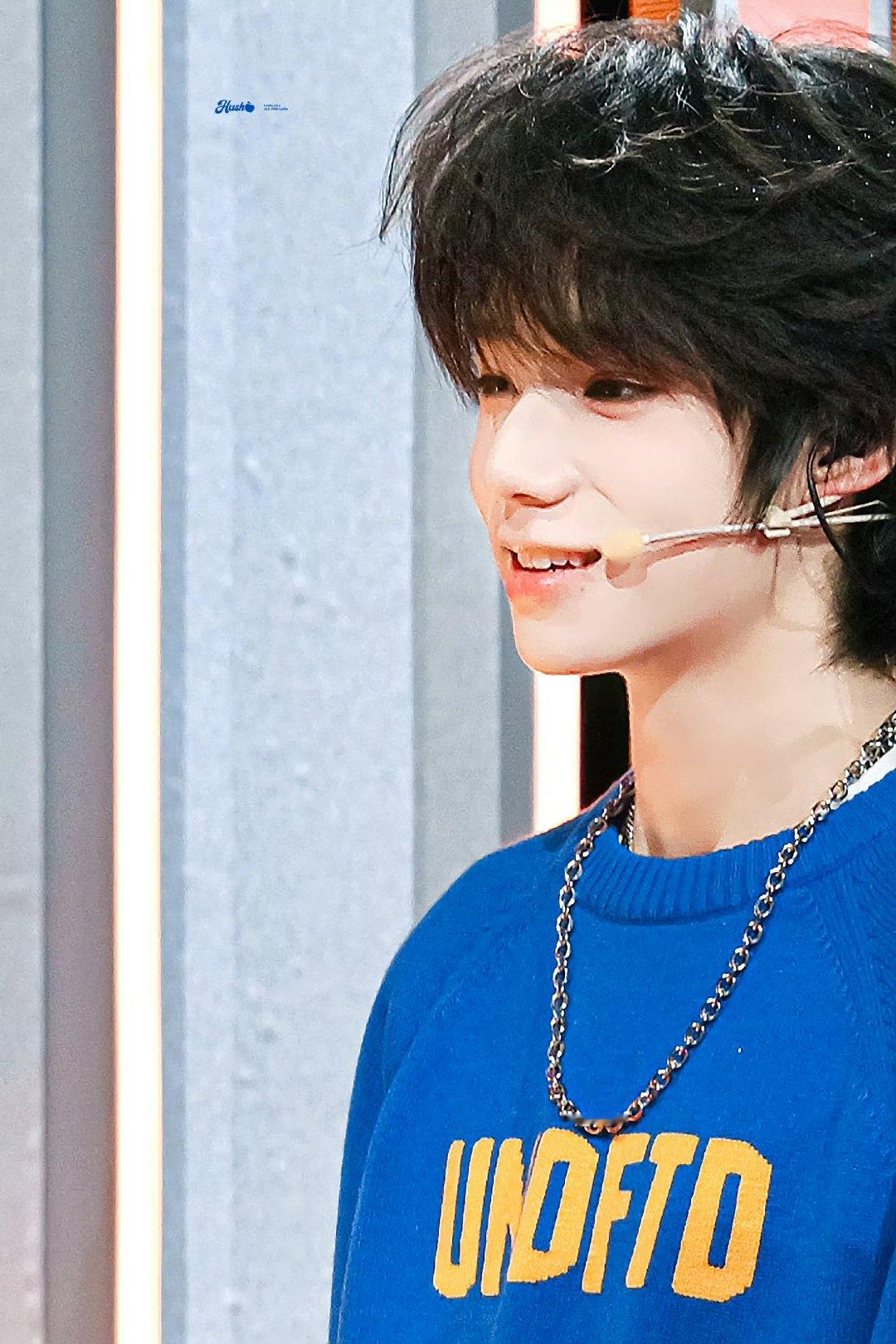 王橹杰川渝春晚饭拍王橹杰川渝春晚出图王橹杰川渝春晚饭拍,青春帅气十足 