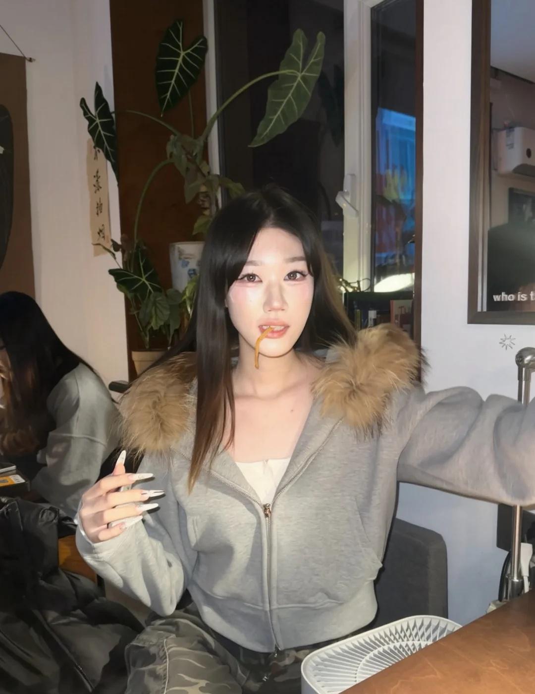 你今天过的怎么样
拍照 心情淡淡的