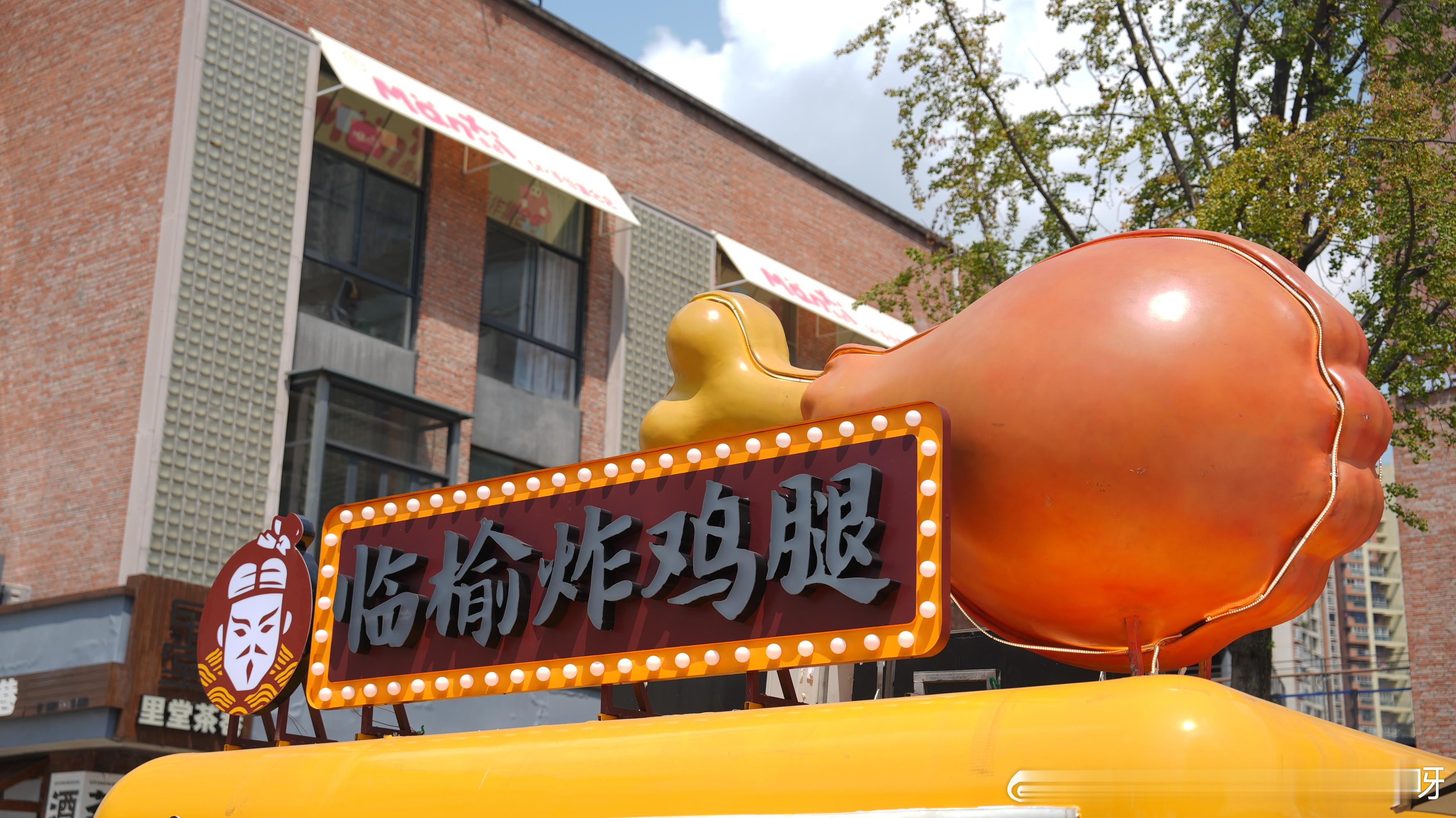 中国女婿马布里成都吃中式炸鸡现场直击！街球霸王总决赛火热开启，马布里观战5V5对
