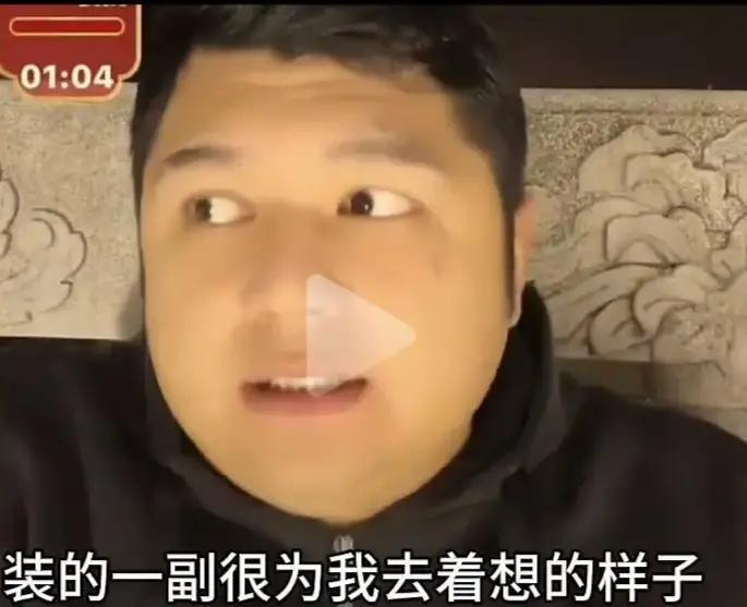 60岁父亲被骂上热搜
 
大麦直播时突然红了眼。弹幕刷他父亲得罪人，他只说了一句