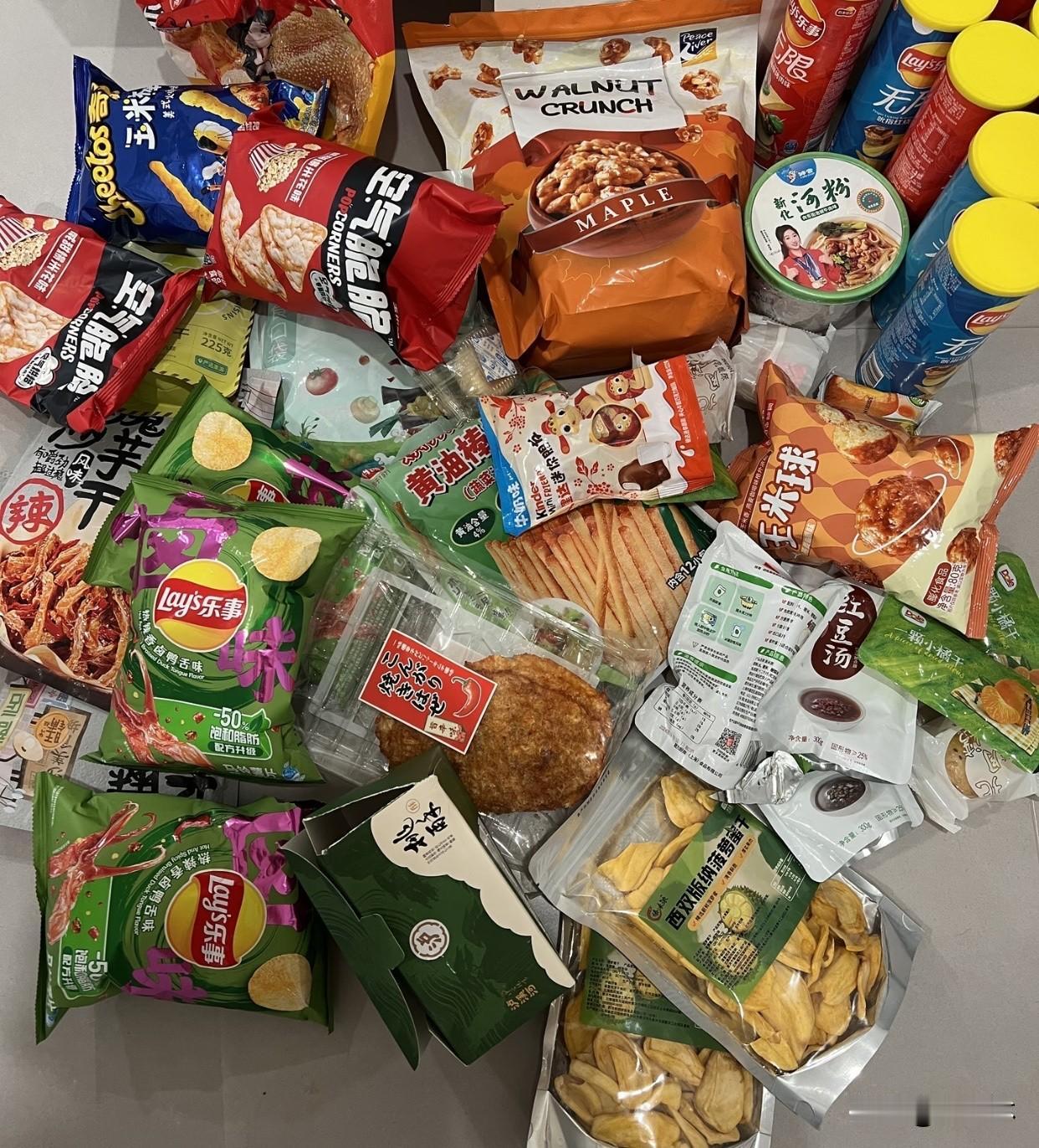 小王说：不是，家里的零食太多了吃不完，每天都要吃好多，怕浪费。
老板愣了半天，默