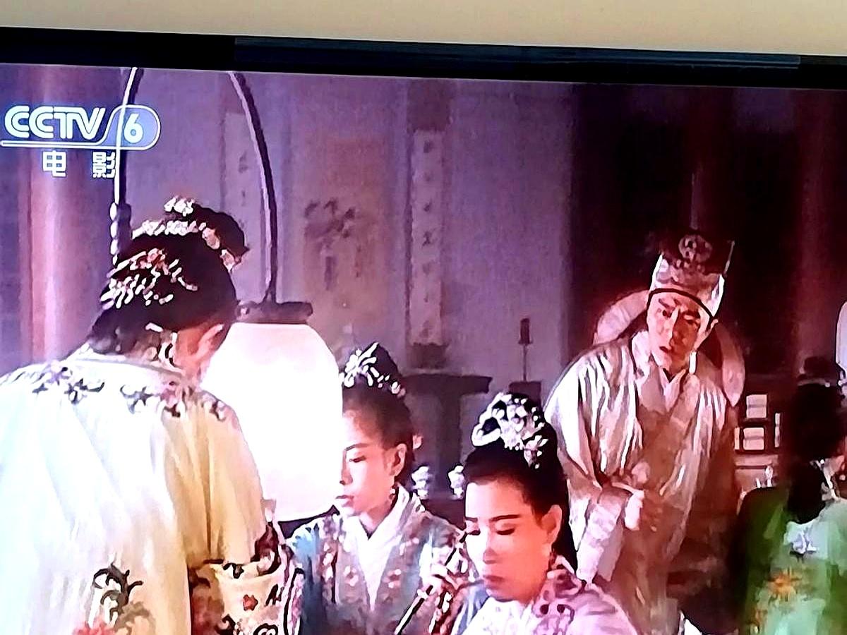 央视6套把唐伯虎剪成碎片
 

昨晚打开电视，唐伯虎还在，祝枝山没了。
 

赌