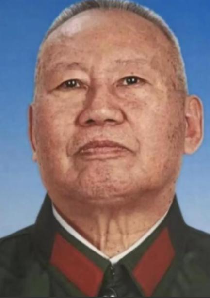 1978年，原空军副司令张积慧被撤职，被关了两年后，转业的他，到成都420厂当副