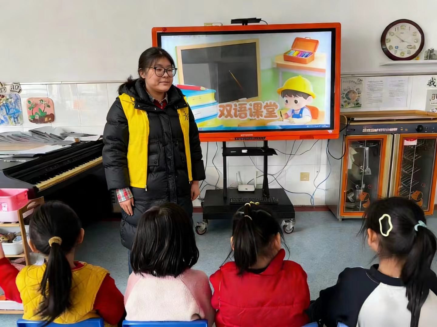 秦岭笑谈寒假社会实践曲园学子暖童心【启双语之窗，筑团结之基】2025年寒假，曲阜