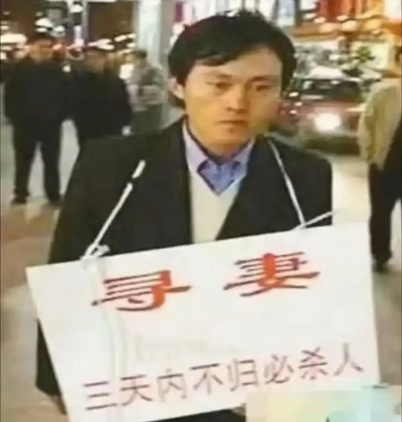我一直以为这表情包是李飞。 