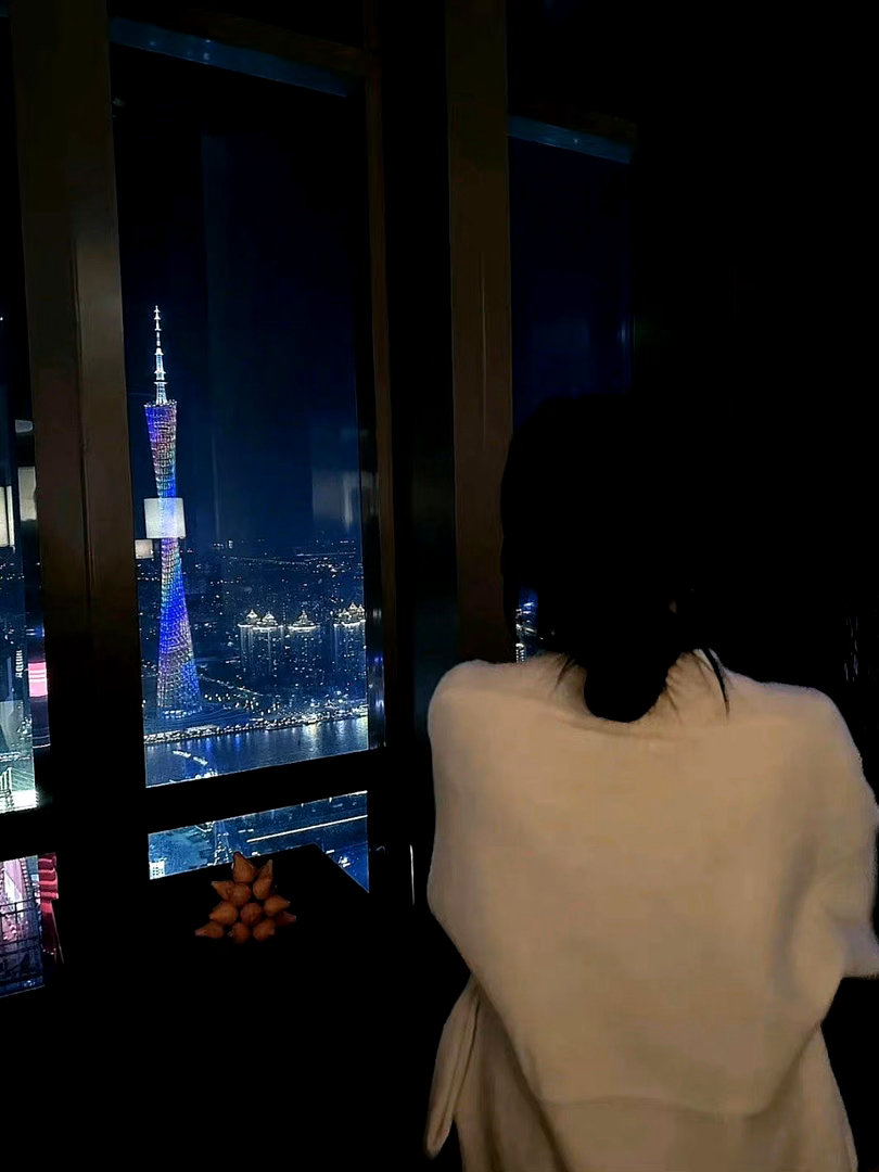 “ 愿以后的你： 穿自己喜欢的衣服 和不累的人相处 和所有喜欢的一切在一起 过想