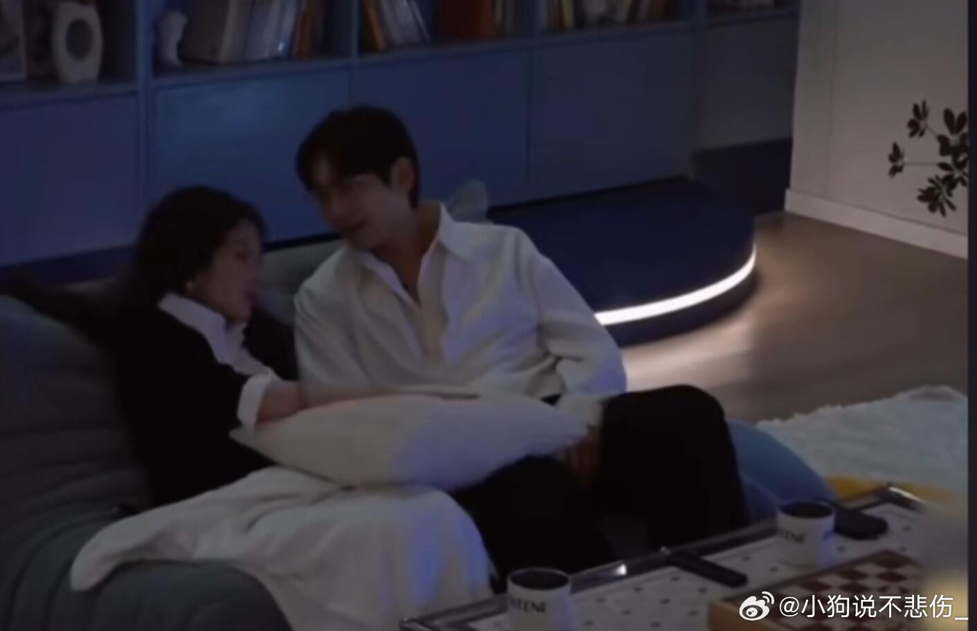 周在确认柳不会跑了之后，就想把备胎甩掉，说又不敢直说，就一句和柳柳约会回来感觉蛮