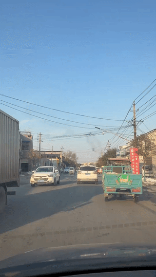 国产“运20”军用运输机可真大啊！
看起来真是太震憾了！国产运输机 中国运20