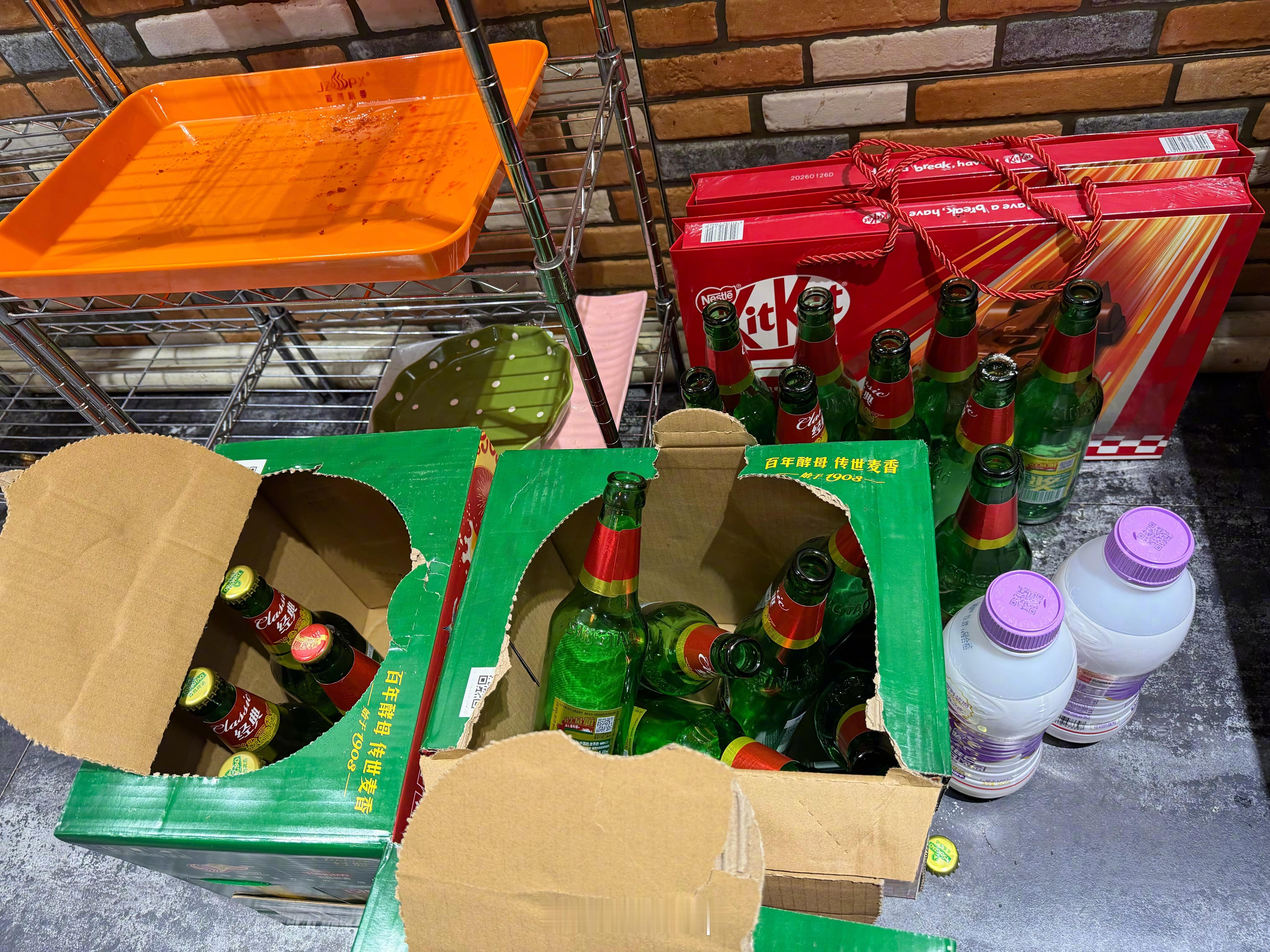 以前喝啤酒都没这么胀，现在喝两瓶豆奶把我干服了，真撑啊