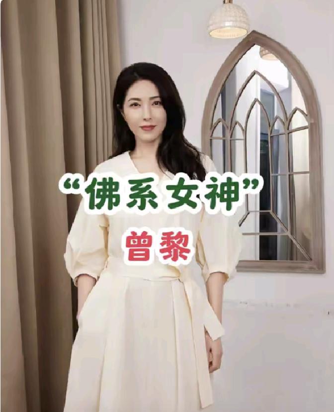曾黎被狗仔拍到和导演王子鸣深夜同车，三亚同行，照片一出热搜直接爆了。
往前翻，她