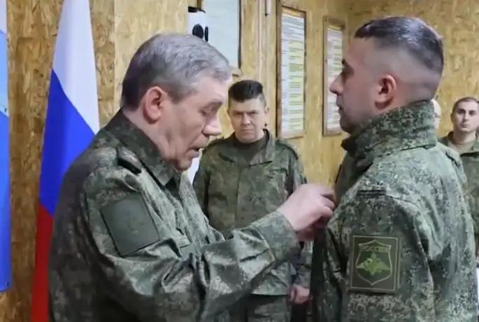 【王婆卖瓜】
当地时间12月31日，俄罗斯国防部通报，俄罗斯武装力量总参谋长格拉