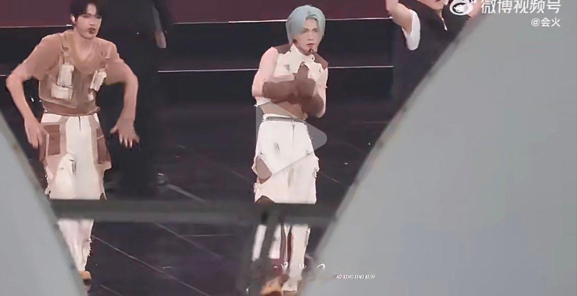 苏新皓蓝绿发色苏新皓蓝绿发色太帅啦 