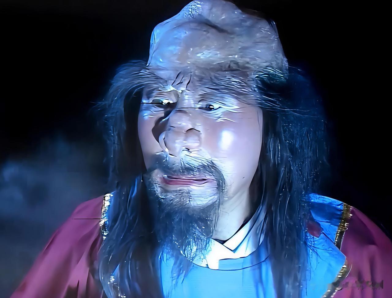 崔珏，又称崔判官，崔府君，是阴曹地府的四大判官之一，他鬓发蓬松，长须飞舞，头顶乌