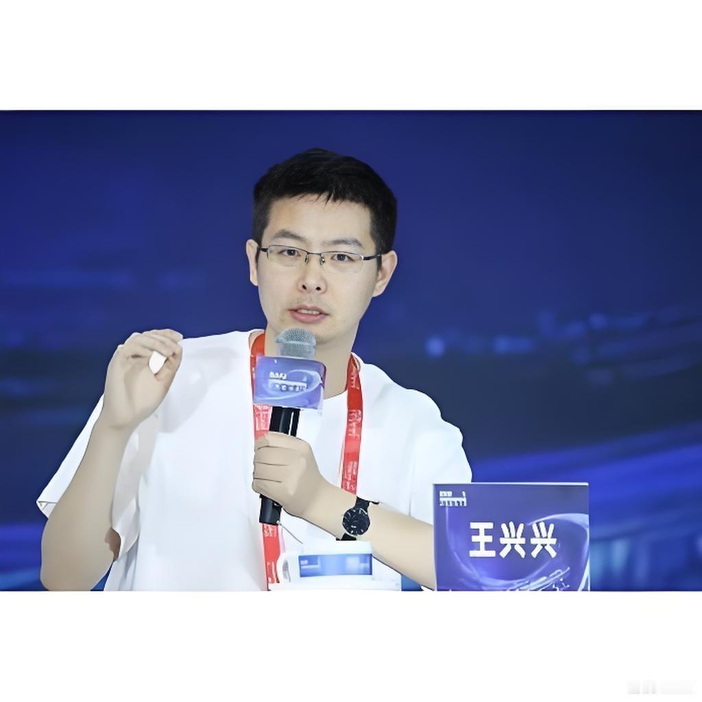 宇树机器人未来将向生态开放、场景深耕、体验升级迈进。依托应用商店丰富动作与功能生