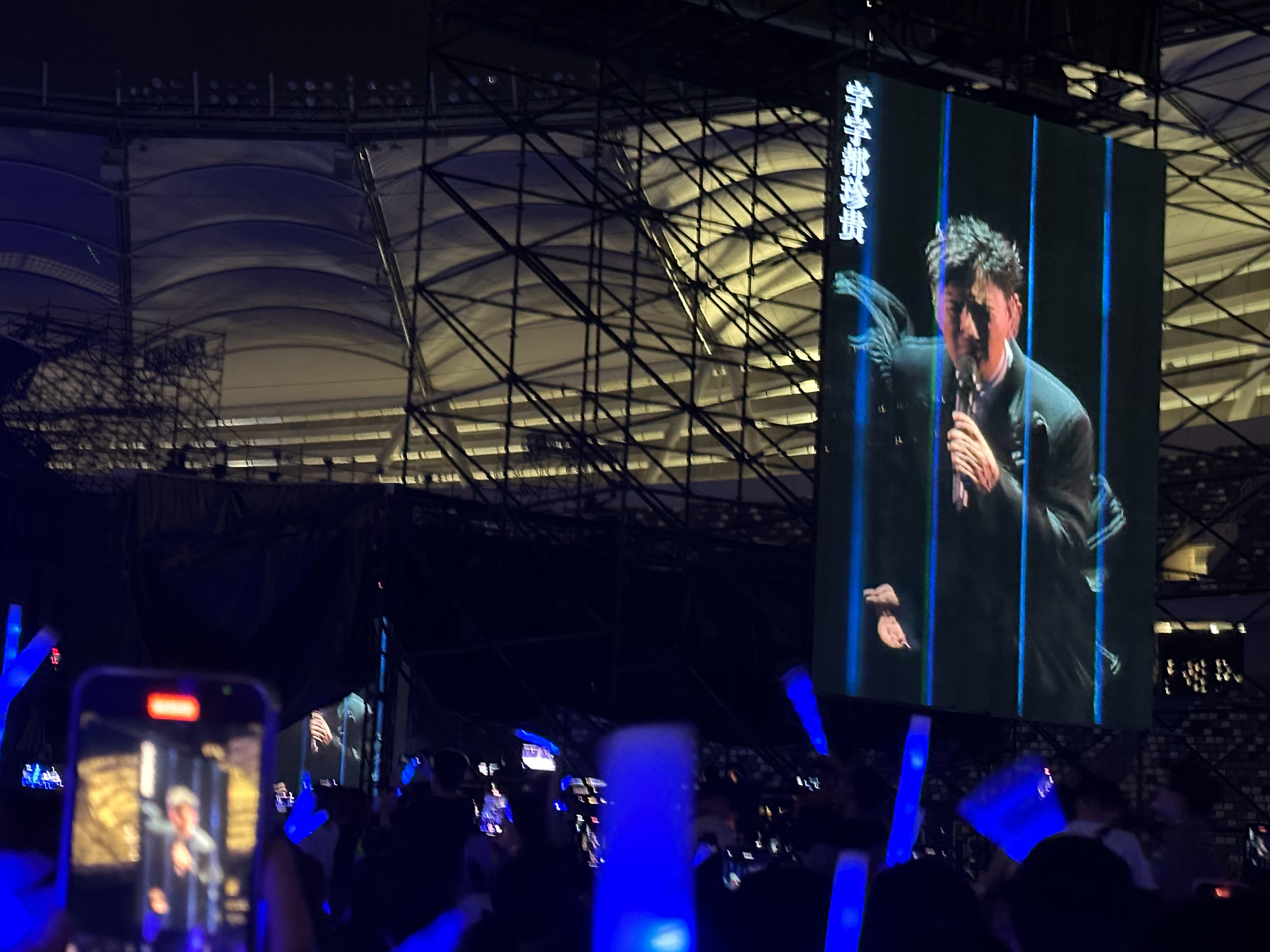 翻到23年张信哲演唱会 我又想看老张演唱会了[笑cry]  ​​​