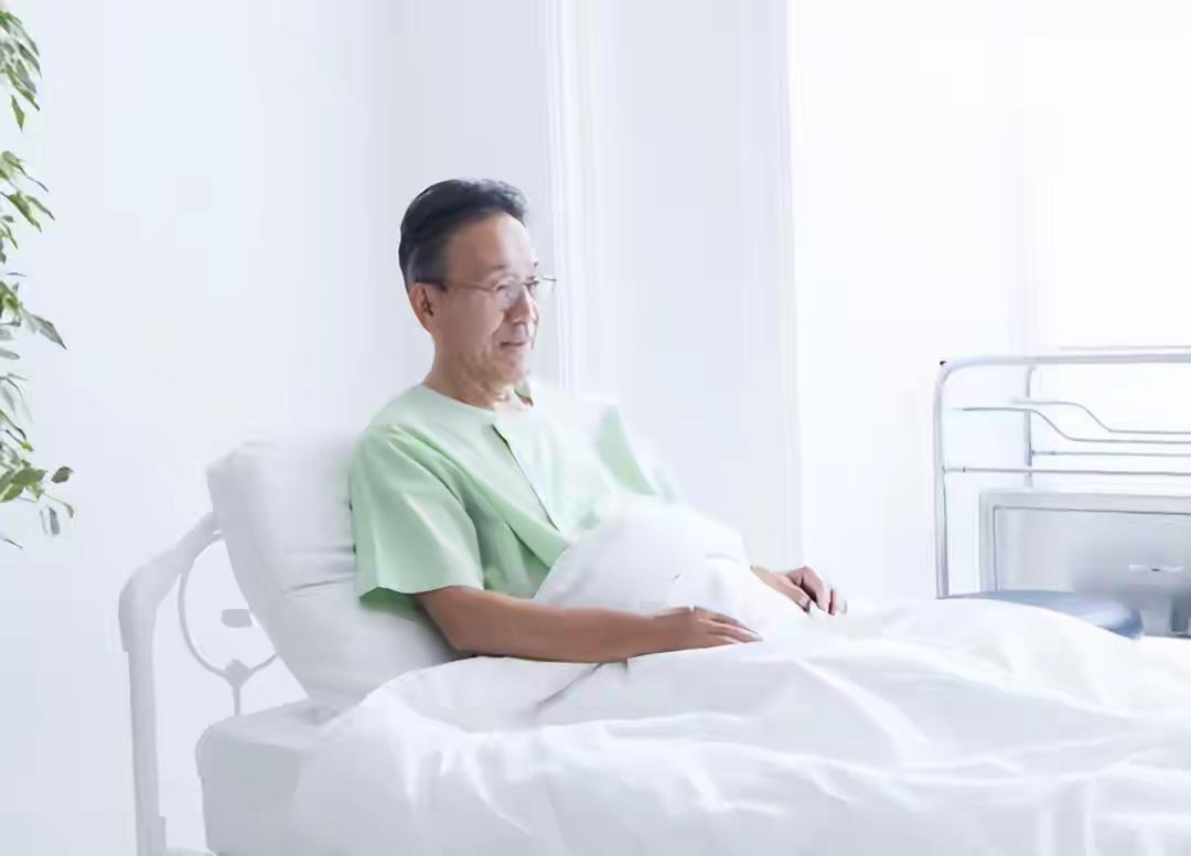 45岁男子私生活干净却确诊阴茎癌晚期，妻子痛哭：就因他十几年不改这个习惯！医生痛