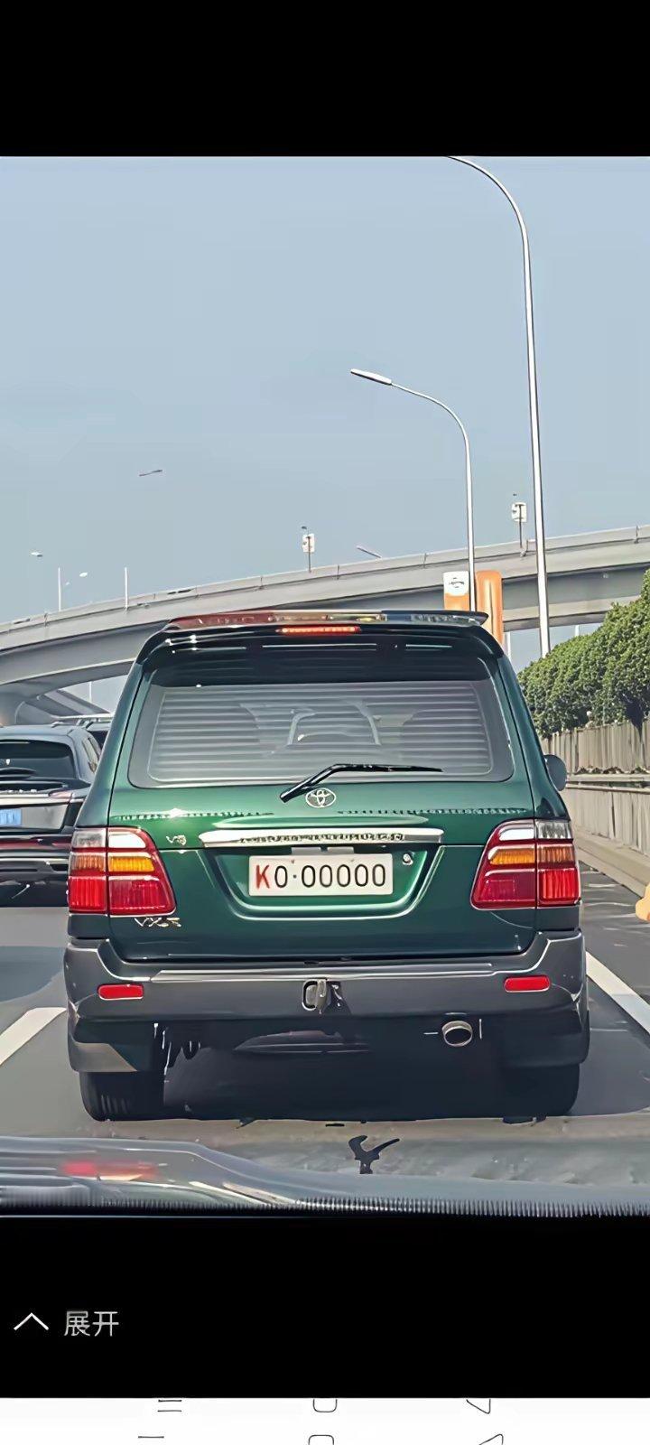 文官爱考斯特，武官酷路泽强，皮实耐用超省心，用过的人都赞赏。现役军牌车上挂，车型