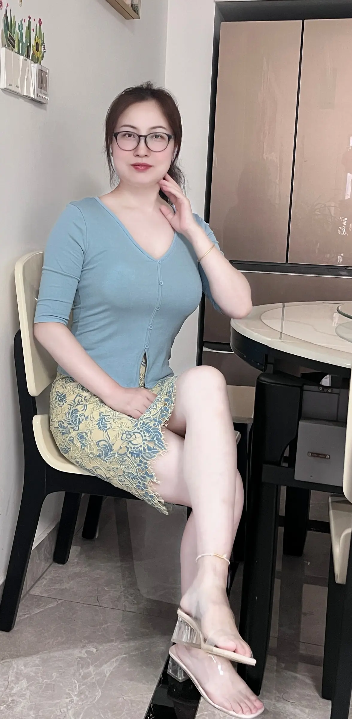 不要在苍蝇面前说屎的坏话，也不要在狗的面前说骨头不好，因为你讲的话违背...