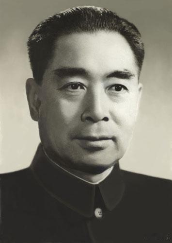 “鞠躬尽瘁”这四个字，他当了一辈子。心里装满所有人，唯独没他自己。
衣服补了又补