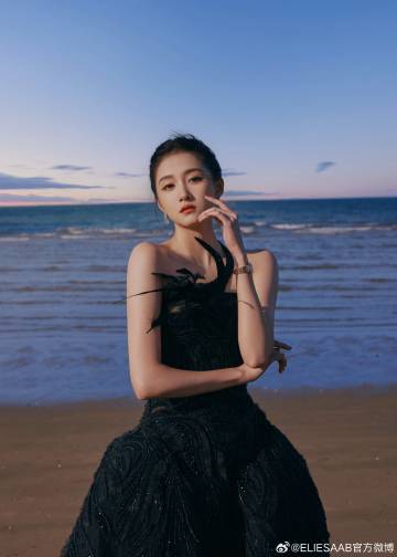 ES认领了关晓彤高定 这是第13套es高定了！关晓彤牛掰[期待] ​​​