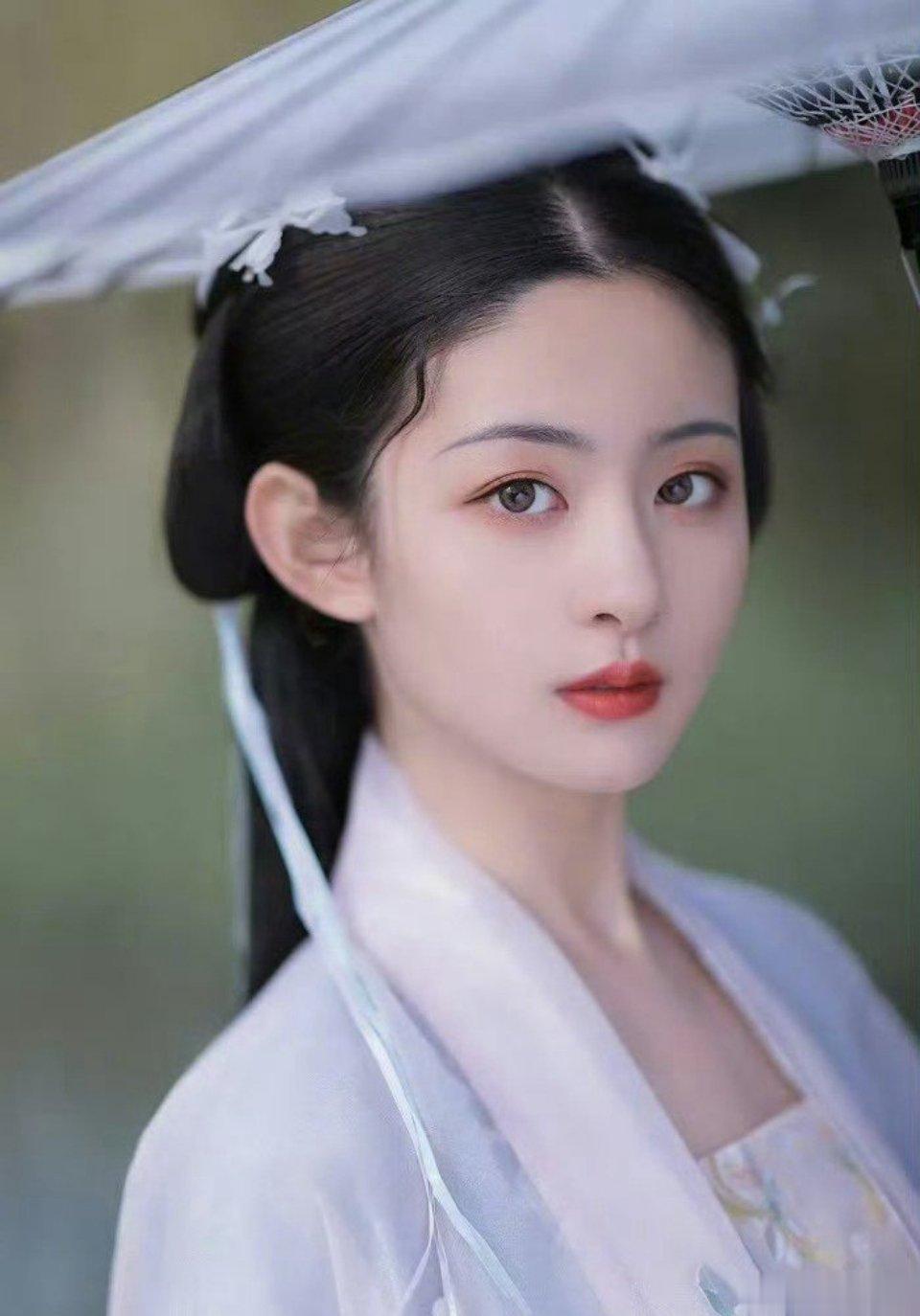 #于正 她那么高贵哪里像丫鬟#虽然…但是…死丫头你有点双标啊[费解]俩人虽然都不