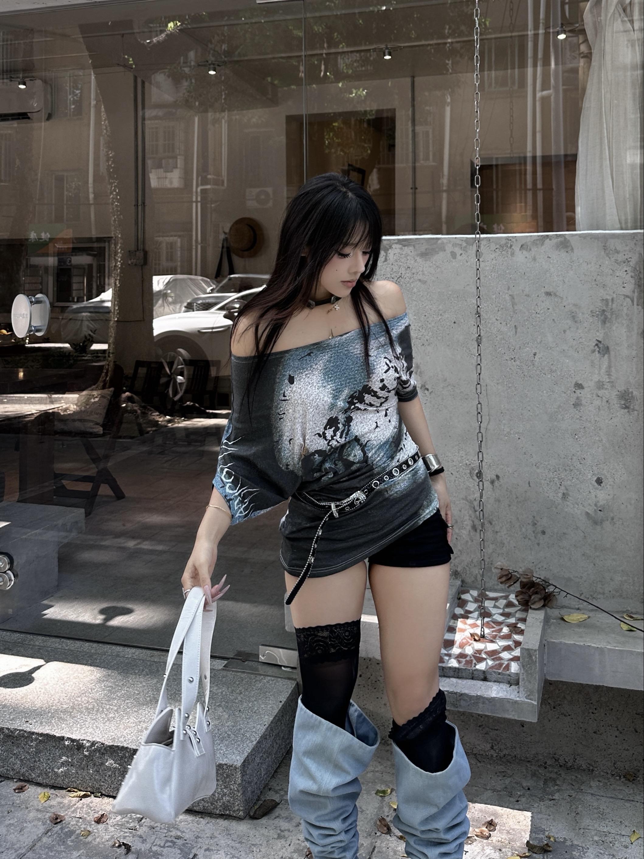 你又开始扮演一个把爱看的很淡漠的人。但其实 得到和失去对你来说都太重要了