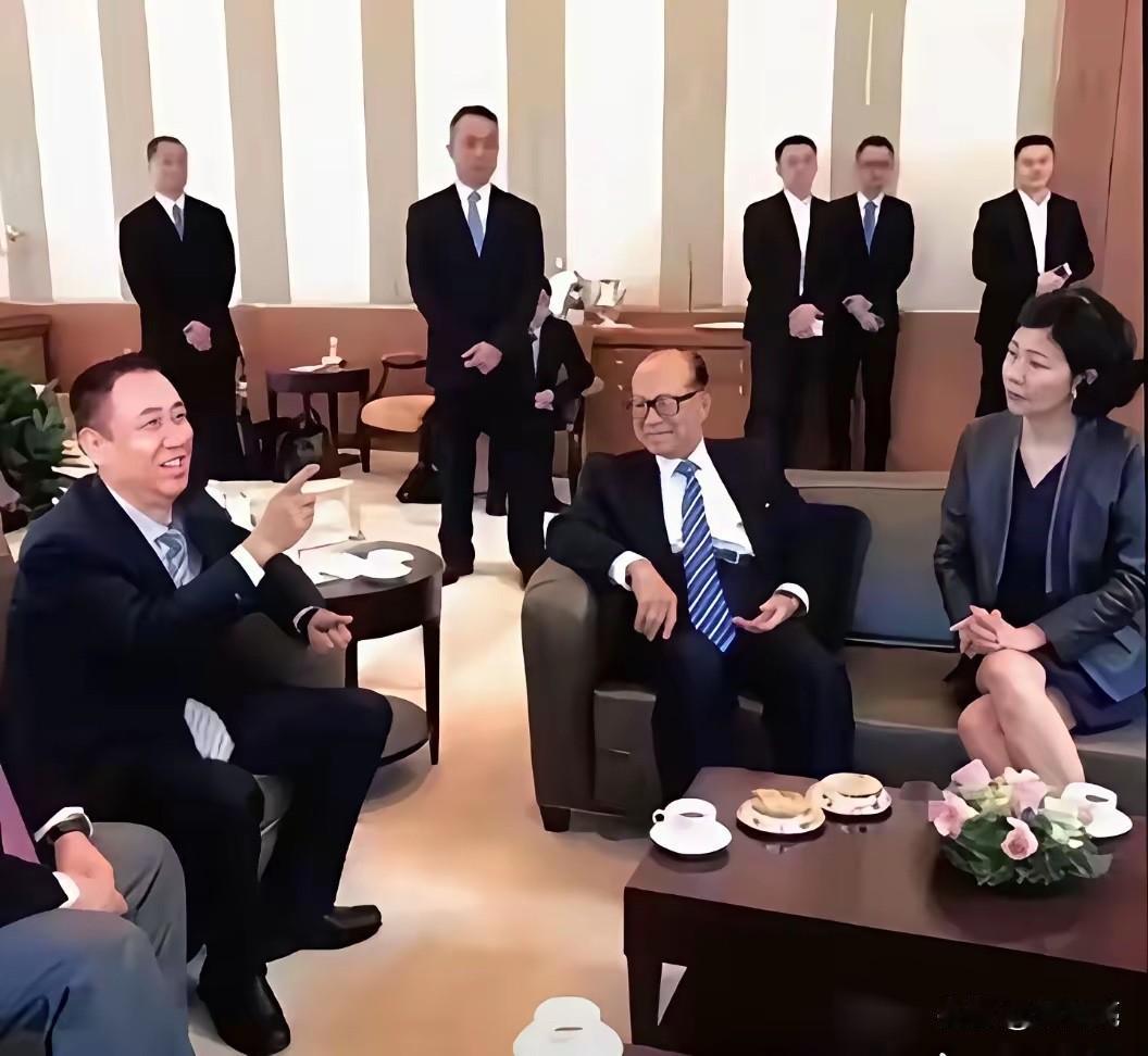 李是高人。想当年，许皮带去港忽悠，李没上当，看在生意的面子上，老李只是相征信的买