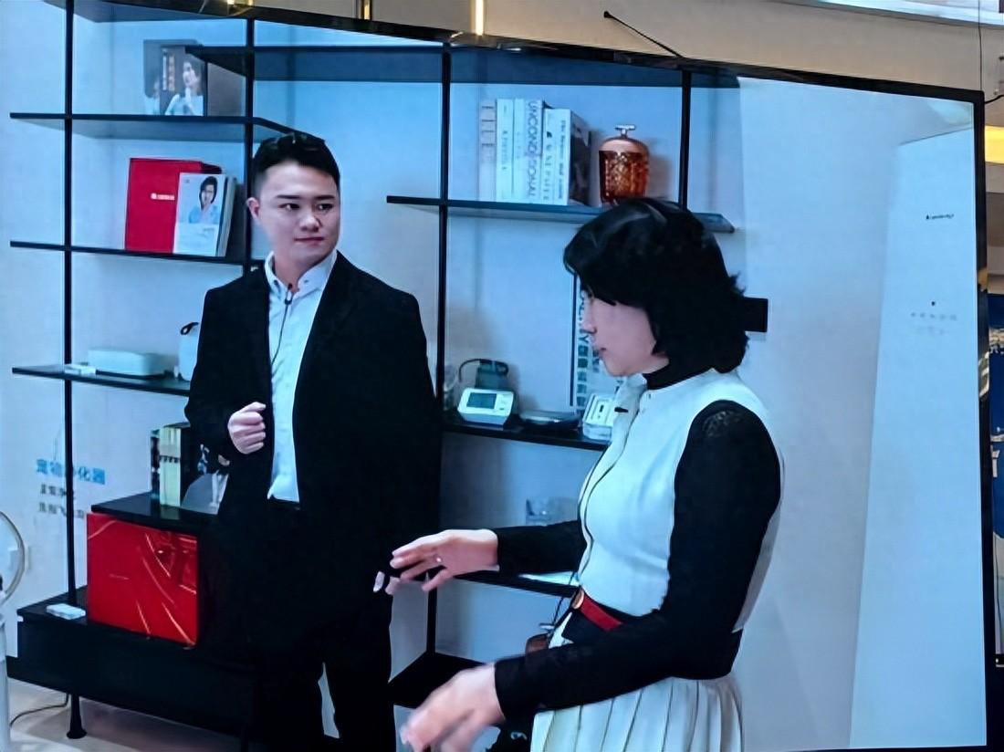 今天，董明珠在带货格力“双面女王”美容仪时表示，“我自己体验过，每天用一次，一次