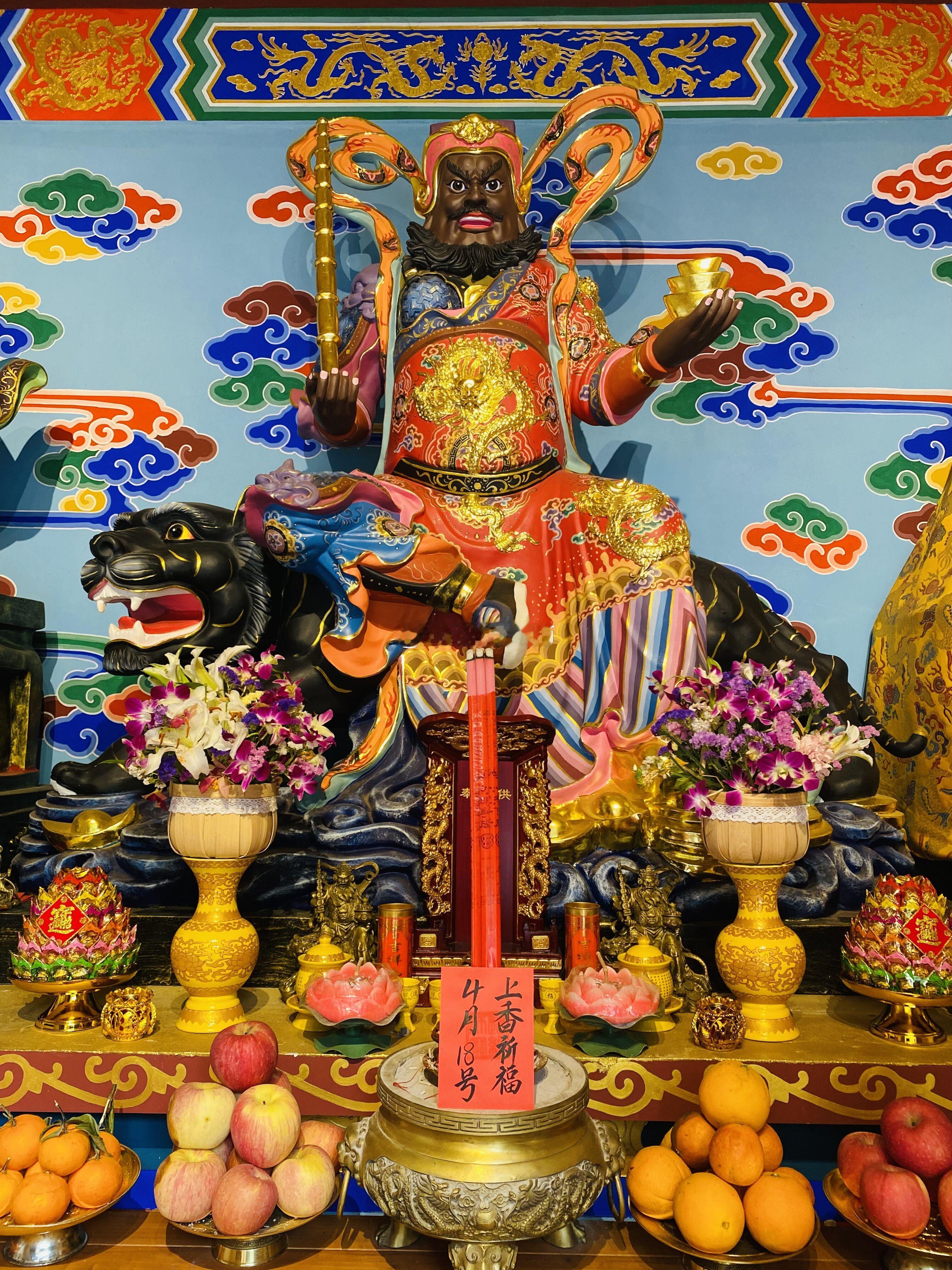 今日黄道吉日，你收获双倍好运的时刻已经到来，4月18号师父在财神殿为众粉加持福慧