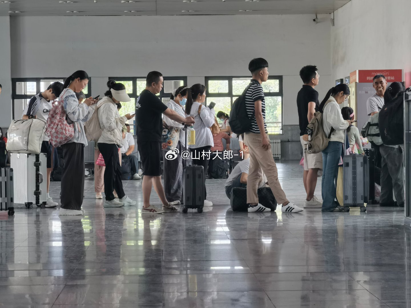 大学生放假了，车票去哪里都好紧张，连无座都没了！