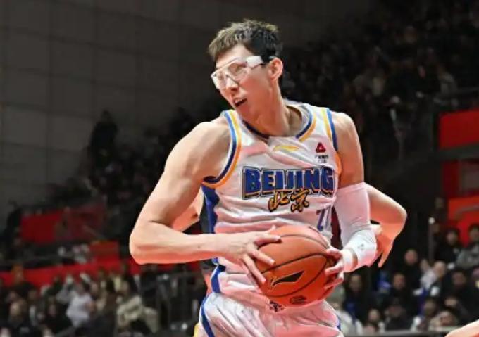 周琦8罚0中
 
23日晚，在北汽男篮客场不敌吉林队之战的后两节，北汽男篮依旧打