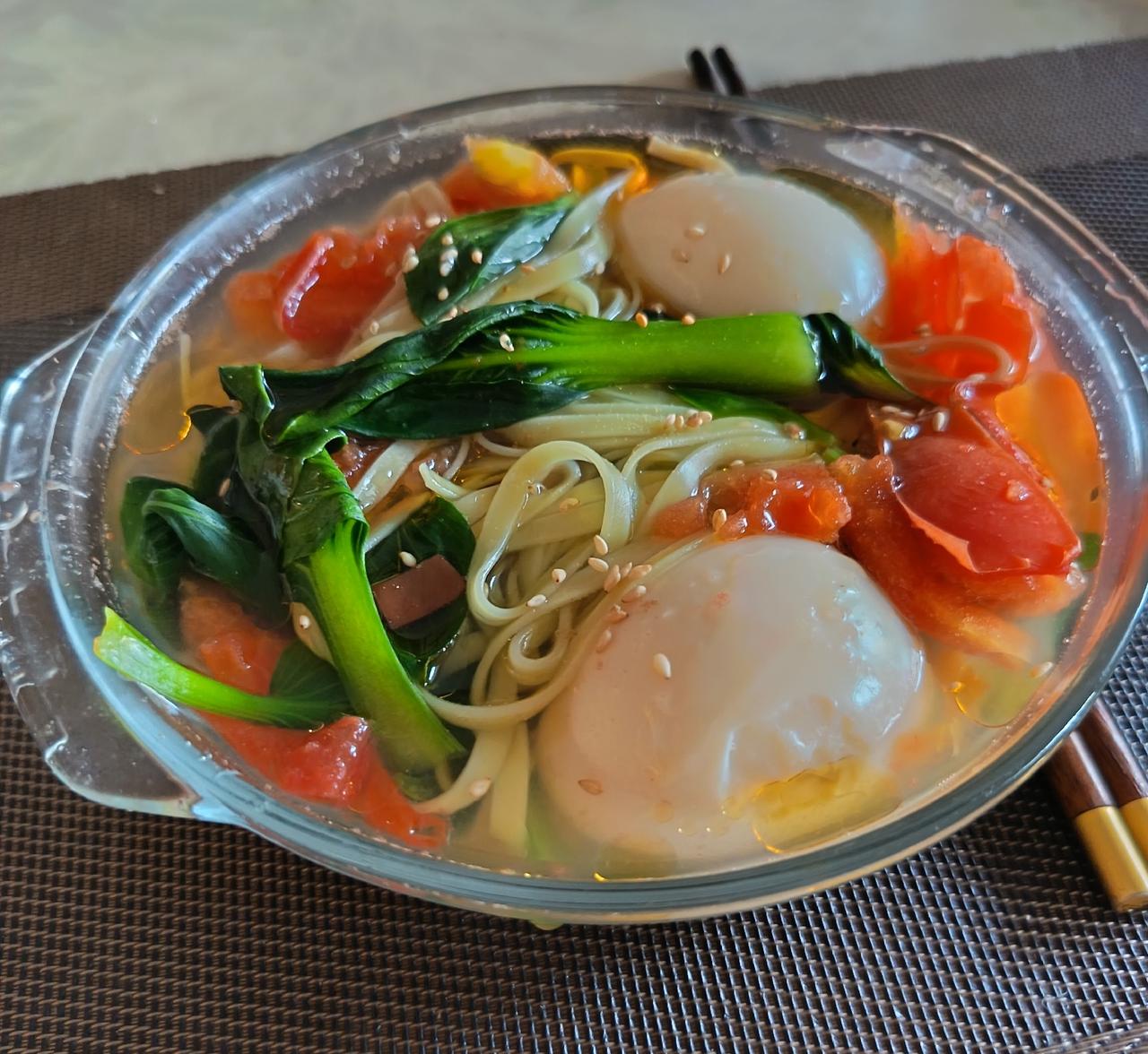 今天早上5点不到就醒了。

这在平时是从来没有过的事，一觉要睡到6点左右。

今