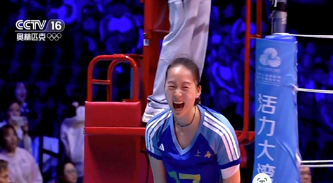 全运会女排铜牌战，福建队3比1赢上海，拿了队史第一块全运铜牌。首局打到29比27