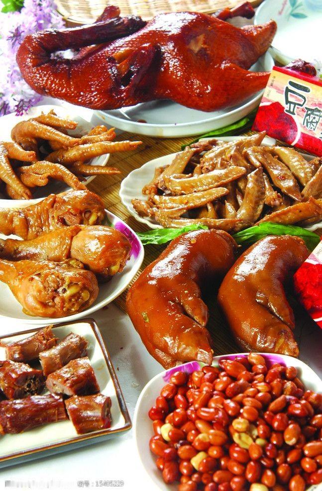 现在酒席的视频只要有花生米，一些人就无脑喷，说这酒席不好。有花生米不挺正常的吗？