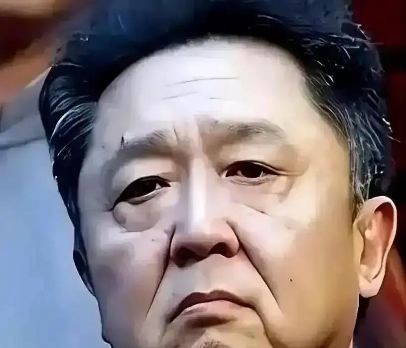 师叔侄突然鞠躬，全网炸锅
 
于谦刚站稳，刘惠弯腰九十度。镜头一闪，曲艺圈老规矩