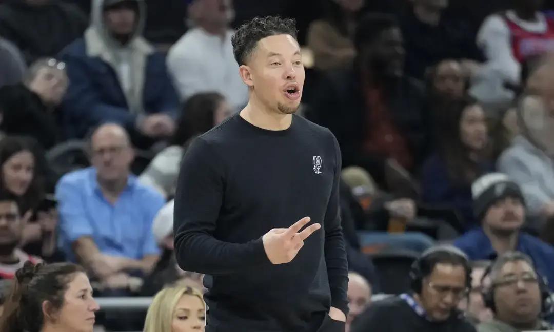 别再吹基德了。
 
独行侠进总决赛，恰恰掩盖了他们最危险的毒瘾：把东契奇往死里用