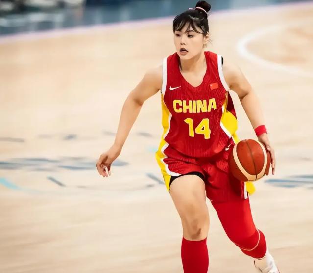 李月汝丢护照无缘世界杯。
 
9月2日深夜，中国篮球之队甩出一份12人名单，张子