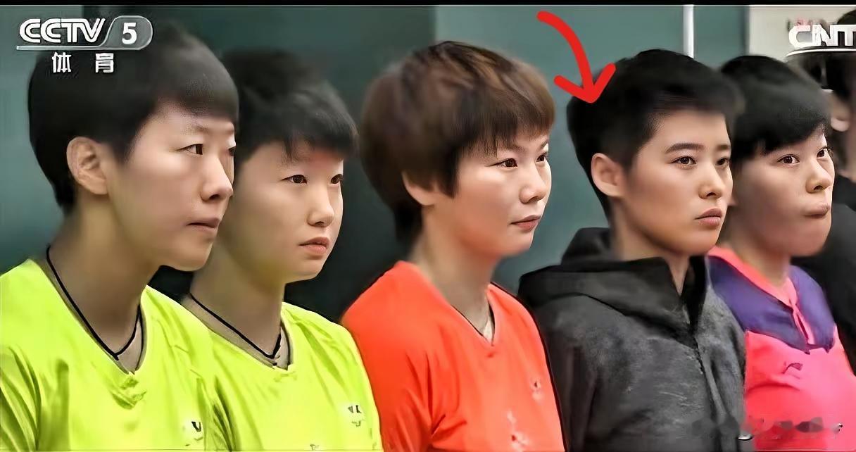 网上有句名言：
谁的四年不是四年？
四年过后
莎莎成了世一
佳佳成了唯一
大迪成
