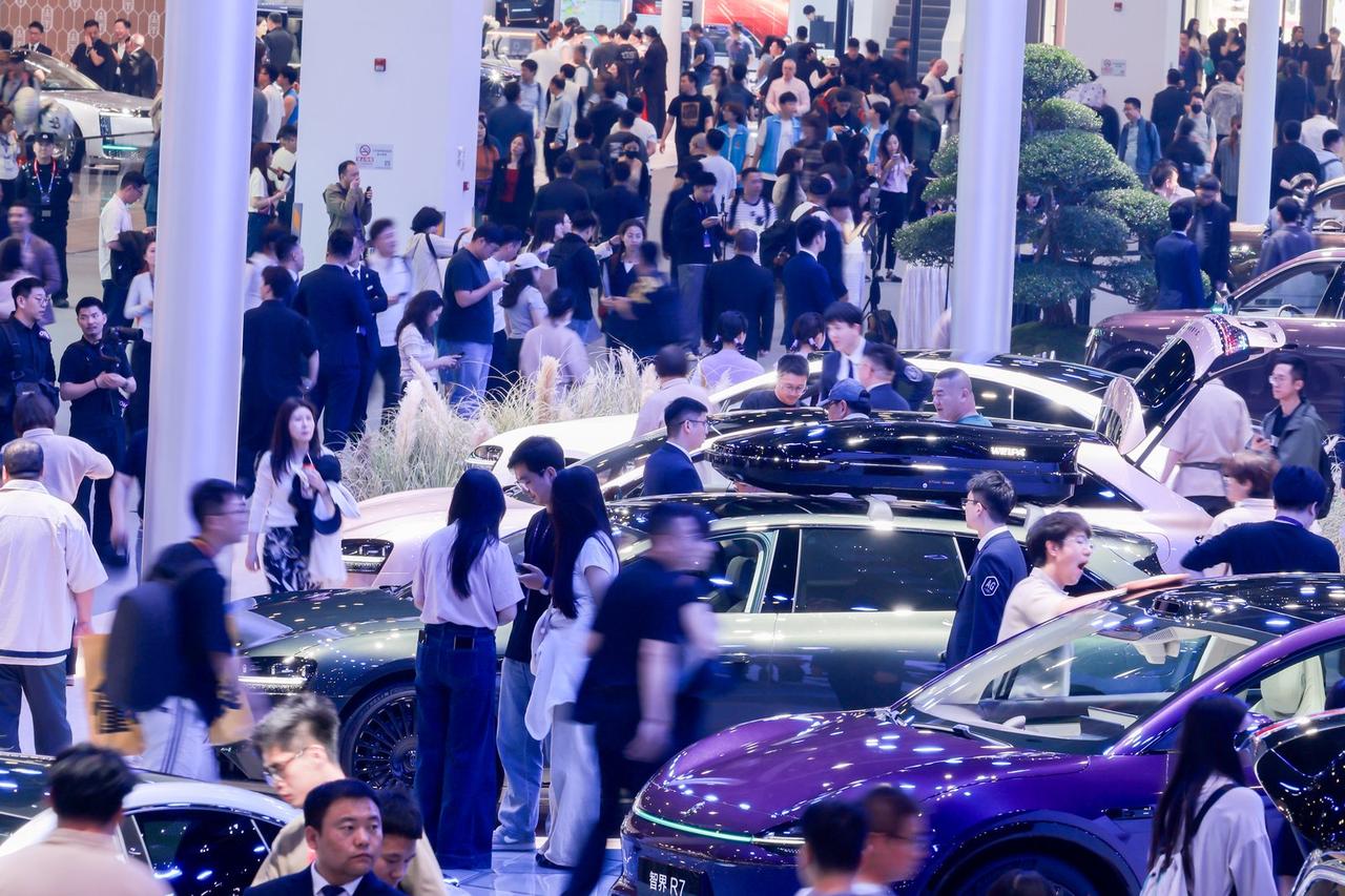 北京车展看鸿蒙智行，五界协同的终局是给用户全周期的出行答案
2026北京车展，鸿