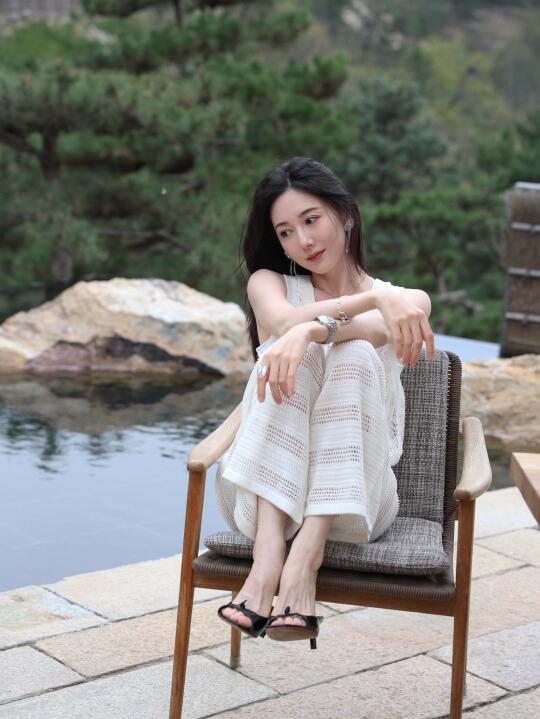 初夏总要穿一次白色吧～