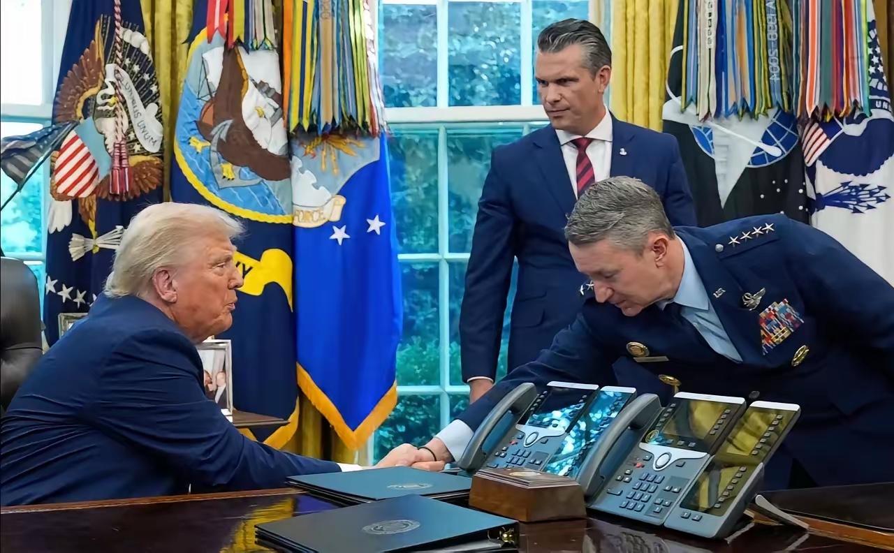 今天最难受的非伊朗总统莫属了，因为他竟然完全相信了特朗普讹诈伊朗的鬼话。2月24