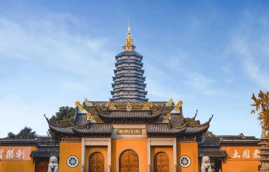 2006年，常州天宁宝塔即将竣工时，突如其来的大火，将这座高153.9米的世界最